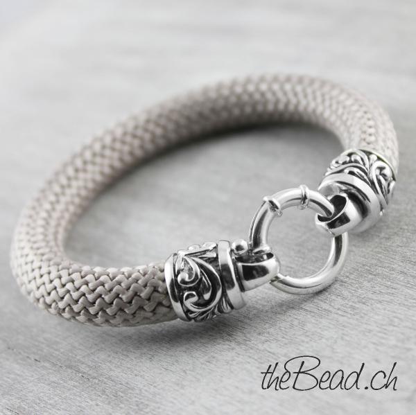 exclusives Luxusarmband für Männer aus Silber und Textil the Bead