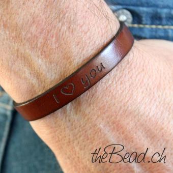 Preview: Lederarmband No.1 mit Drucknopf und IHREM Wunschtext, auch Innengravur möglich! Preview: Gravurarmbänder aus Leder von thebead