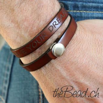 Preview: Lederarmband No. 2 mit Druckknopf graviert mit Wunschtext, auch Innengravur! Preview: Gravurarmbänder aus Leder von thebead