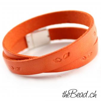 Preview: Armband ENERGIE mit Ihrer Wunschgravur & viele Farben zur Wahl Preview: Energie Geschenkidee lederarmband mit Herzchen und persönliche Geschenk Idee für Valentinstag und Muttertag von thebead