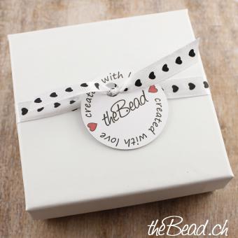 Preview: Halskette mit MONDSTEIN & HERZ Anhänger, 85 cm lang! Preview: Schmuckverpackung exclusive von thebead