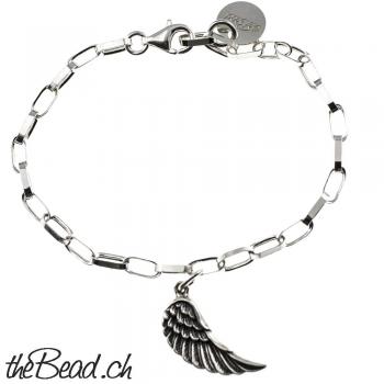 pearls bracelet with 925 sterling silver wing