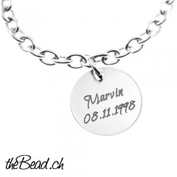 Preview: ONE SIZE Armkette mit grossem runden Anhänger & Wunschgravur Preview: Edelstahl Anhänger gravur armband für damen one size geschenkidee