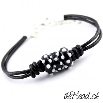 Lederarmband BLACK & WHITE mit Glasperlen