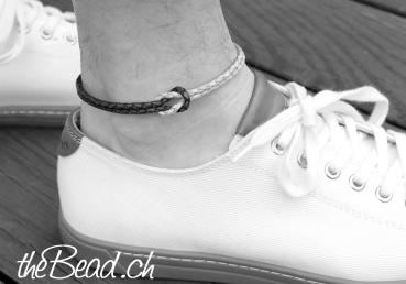 one size anklet made of leather