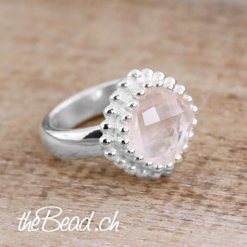 Preview: Schöner Damen - Ring mit ROSENQUARZ Preview: rosenquarz Organzasaeckchen verpackung von thebead