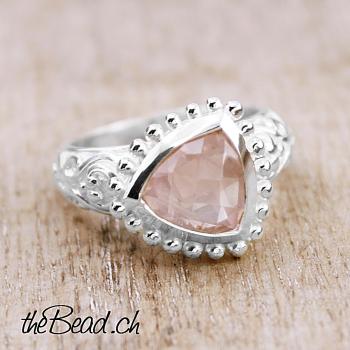 women silver finger ring made of 925 sterling silver and rose quarz