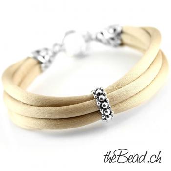 Preview: Armband aus echter Seide & 925 Sterling Silber, creme Preview: seidenarmband aus echter seide und seidenbändern aus echtseide für armbänder und damenarmbänder aus 925 sterling silber geschenkidee