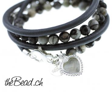 braunes perlenarmband mit smoky quarz herz Lederarmband mit Venusblumen Anhänger theBead