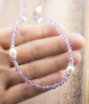 Preview: Halskette aus AMETHYST,  weisse Perlen & Silberanhänger Preview: achat