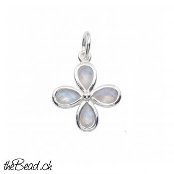 kleiner Anhänger mit Regenbogenmondstein