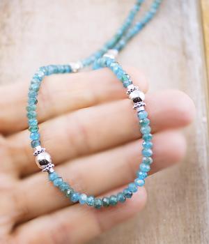 Preview: Halskette mit APATIT & Silberperlen, 85 cm lang! Preview: Schmuckverpackung exclusive von thebead