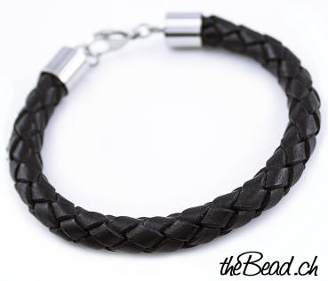 Schwarzes Lederarmband mit Karabiner - Verschluss