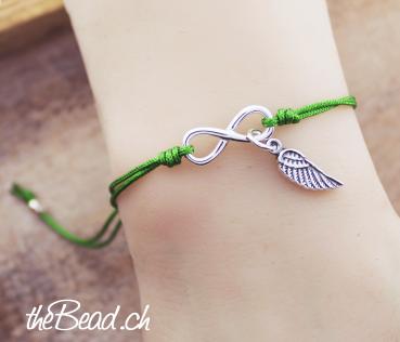 Armband mit UNENDLICHKEITSZEICHEN & FLÜGEL Anhängerchen