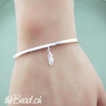 Preview: Silber Armspange mit * FEDER * Anhänger Preview: Damen Silberarmreif armreif mit Feder anhaenger