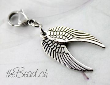 Charm double wings