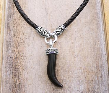 braided leather necklace, 4 mm in diameter with onyx pendant