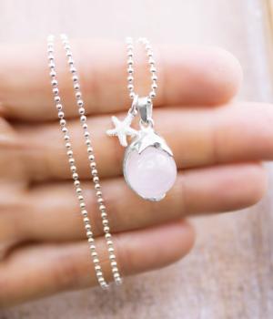 Preview: Silberkette DELFIN & SEESTERN Anhänger mit Rosenquarz Kugel Preview: Silber- Halskette Rosenquarz Delfin, Seestern Halskette