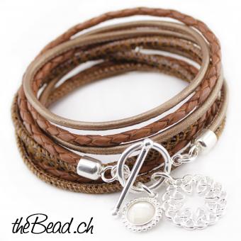 Tolles Armband mit  perlmutt und keltischem Knoten