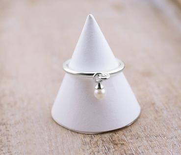 women silver finger ring made of 925 sterling silver and pearl pendant