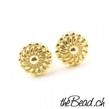 gold earrings