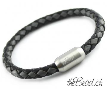 Leather bracelet with braided leather