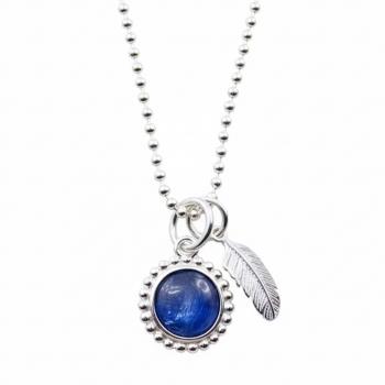 süsses Collier mit KYANIT & FEDER Anhänger