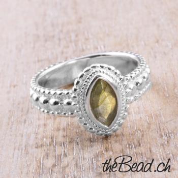 women silver finger ring made of 925 sterling silver, labradorite