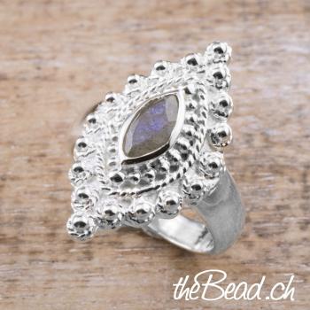 women silver finger ring made of 925 sterling silver, labradorit