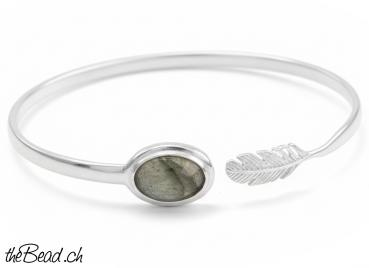 Armreif mit Labradorit & kleiner FEDER