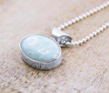 Silberhalskette mit ovalem LARIMAR Anhänger