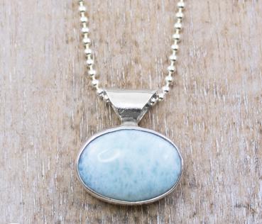 Silberhalskette mit ovalem LARIMAR Anhänger