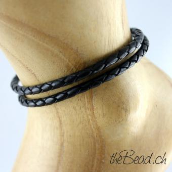 one size anklet made of leather