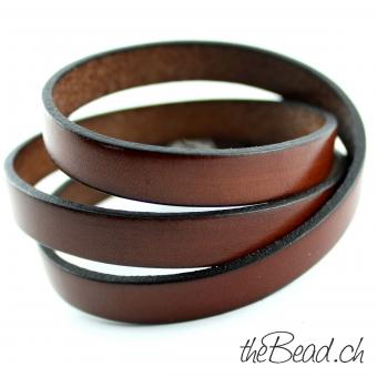 Preview: Lederarmband No. 3 mit Druckknopf graviert mit Wunschtext, auch Innengravur! Preview: Lederarmbänder in braun mit Gravur eine ganz persönliche Geschenkidee von thebead
