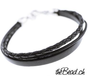 ONE SIZE Herren Lederarmband in schwarz mit Gravur theBead