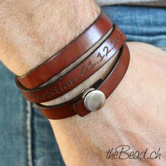 Preview: Lederarmband No. 3 mit Druckknopf graviert mit Wunschtext, auch Innengravur! Preview: Gravurarmbänder aus Leder von thebead