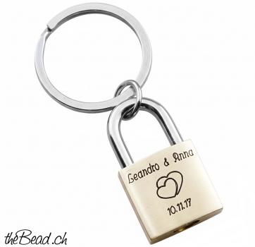 kleines LIEBESSCHLÖSSCHEN Schlüsselanhänger aus Messing, beidseitige Gravur möglich!