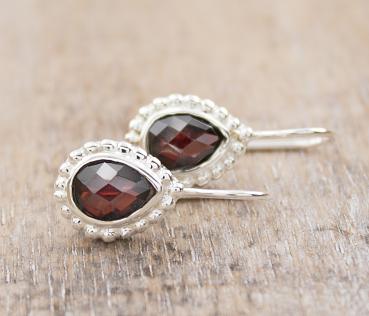 Earrings made of 925 sterling silver and red garnet