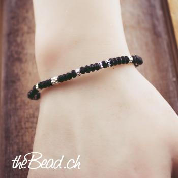 facettierter Onyx und Silberperlen Armband