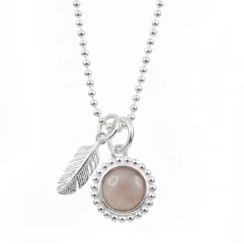 süsses Collier mit orangem MONDSTEIN & FEDER Anhänger