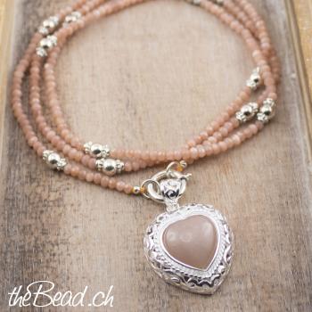 Halskette mit Herz aus orangem MONDSTEIN & Silber Perlen, 85 cm lang!