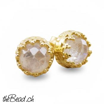 kleine vergoldete KRÖNCHEN mit Regenbogen Mondstein Ohrstecker