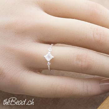 Regenbogenmondstein fingerring