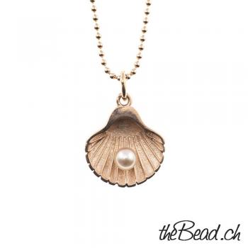 rosegold plated pendant and necklace