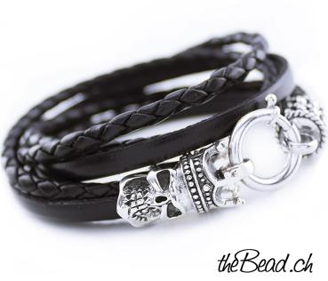 Schwarzes Herren Lederarmband TOTENKOPF