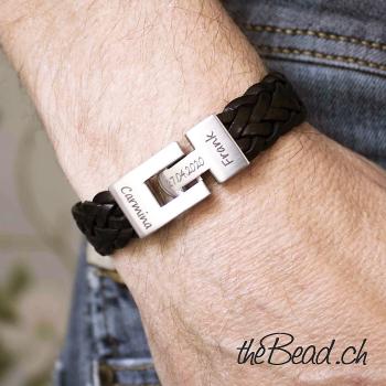 Flach geflochtenes Lederarmband in Schwarz, mit Verschluss Gravur!