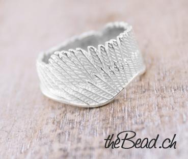 women silver finger ring made of 925 sterling silver