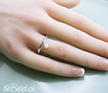 silver pearl finger ring