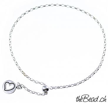 verstellbares Silberarmban mit Herzanhänger