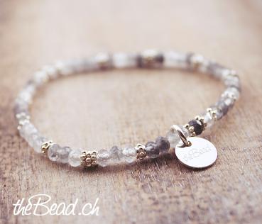 facettierte Silberquarze armband mit silberperlen und thebead anhänger